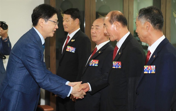 김경수 경남지사는 6월 19일 경남보훈회관을 방문해 보훈단체와 간담회를 가졌다.