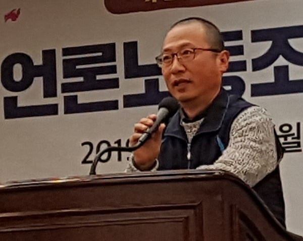 지난 3월 4일 전국언론노조 위원장 이취임식에서 인사말을 하고 있는 김명환 민주노총 위원장이다.