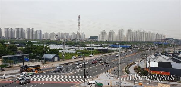 고양시는 교통 정체가 심했던 '서오릉길(시도55호선)' 삼송·원흥 지구에서 서울로 연결되는 도로 확장공사를 완료했다.