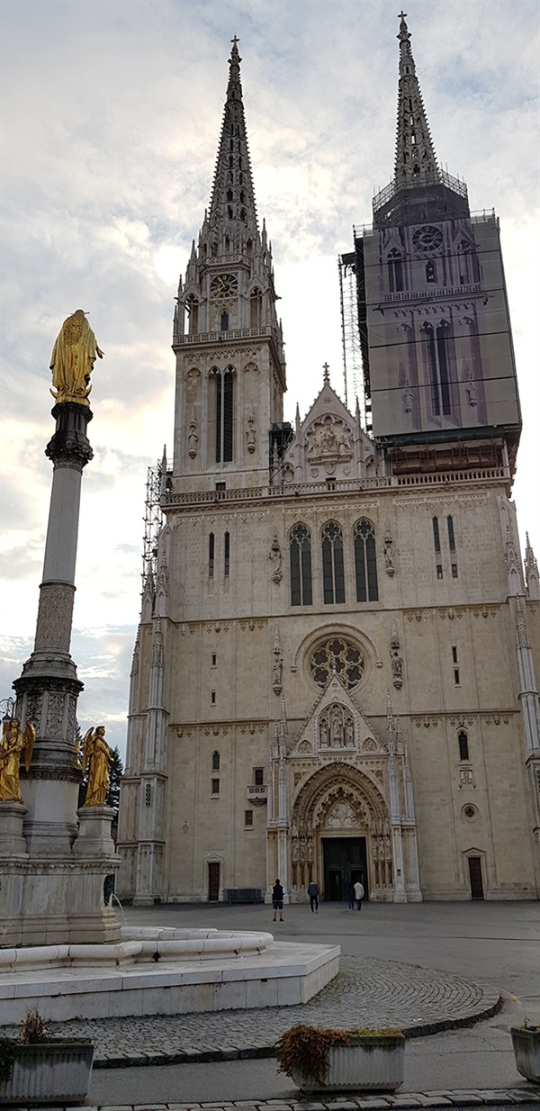 천년 역사의 오랜 성당으로 크로아티아의 가톨릭을 상징한다.