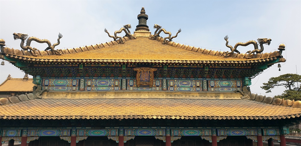 수미복수지묘는 판첸라마 6세가 머물렀던 곳으로 조선이 사신들도 황제의 명에 의해 이곳에서 판첸을 만났다.