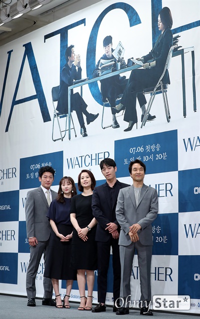 '왓쳐' 내부 감찰 스릴러  2일 오후 서울 논현동의 한 호텔에서 열린 OCN 새 토일 오리지널 < WATCHER(왓쳐) > 제작발표회에서 배우 허성태, 박주희, 김현주, 서강준, 한석규가 포토타임을 갖고 있다. < WATCHER(왓쳐) >는 비극적 사건에 얽힌 세 남녀가 경찰의 부패를 파헤치는 비리수사팀이 되어 권력의 실체를 밝혀내는 내부 감찰 스릴러 작품이다. 6일 토요일 오후 10시 20분 첫 방송.