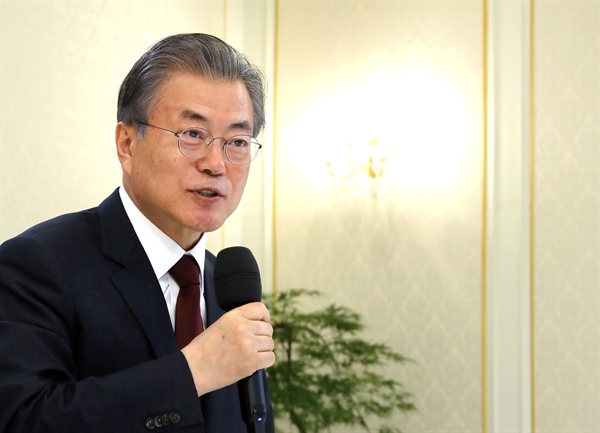 문재인 대통령이 3일 낮 청와대에서 열린 한국교회 주요 교단장 초청 오찬 간담회에서 발언하고 있다.