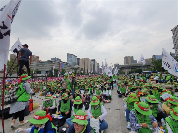 3일 오후 1시, 서울 광화문 광장에서 전국학비노조 사전 총파업 대회가 열렸다.