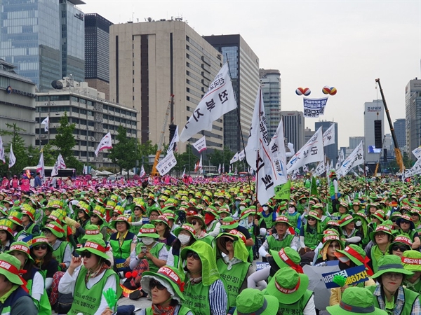 3일 오후 1시, 서울광화문 광장에서 학비노조 사전 총파업 집회가 열렸다