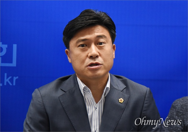 김종천 대전시의회 의장이 3일 오전 제8대의회 1년 성과보고회에서 발언을 하고 있다.