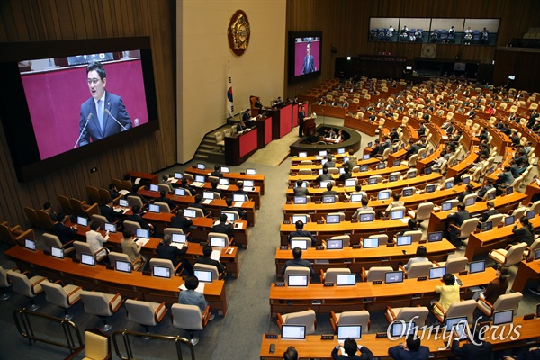 바른미래당 오신환 원내대표가 5일 오전 국회 본회의에서 교섭단체 대표연설을 하고 있다.