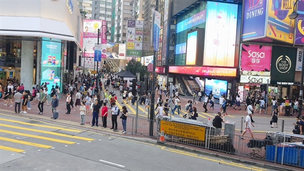 트램의 2층에서 볼 수 있는 홍콩시내의 광경.