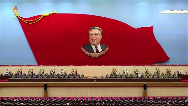 조선중앙TV는 8일 평양체육관에서 열린 김일성 주석 사망 25주기 중앙추모대회를 녹화중계했다.