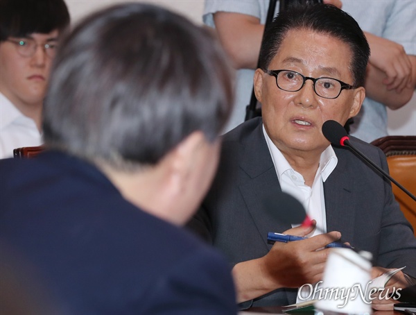 박지원 무소속 의원(자료사진), 사진은 2019년 7월 8일 국회 법제사법위원회에서 열린 윤석열 검찰총장 후보자 인사청문회에서 질의하는 모습.