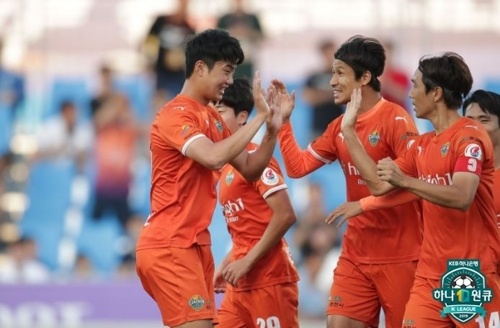 강원 FC 강원이 상주와의 K리그1 20라운드 홈경기서 4-0 대승을 거뒀다. 