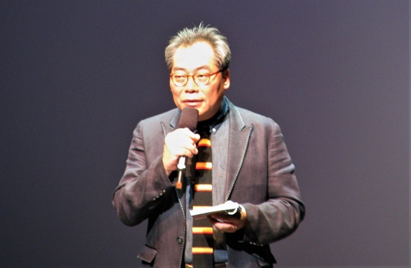  9일 부산 영화의전달에서 열린 14회 부산국제어린이청소년영화제 개막식에서 인사말을 하고 있는 김상화 집행위원장