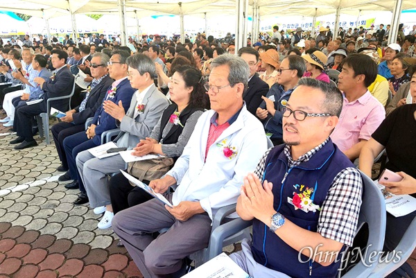전국농민회총연맹 부산경남연맹은 12일 사천 삼천포대표공원 야외무대에서 “농민가족 한마당”을 열었다.