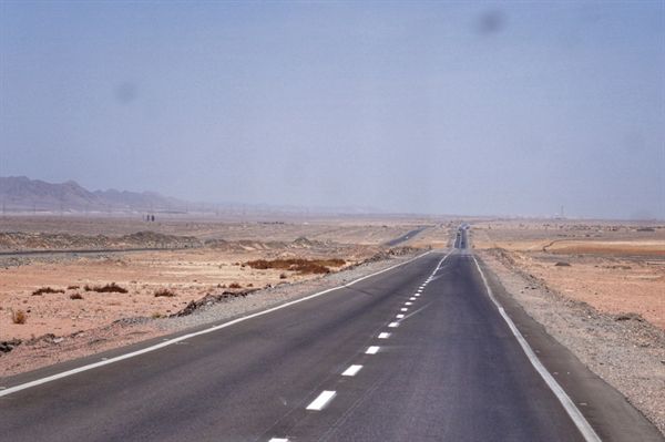 후르가다에서 카이로로 가는 고속도로.
