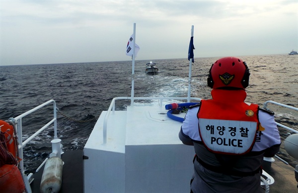  부산해양경찰서는 14일 오후 7시 3분경 부산 나무섬 남방 0.5Km 해상에서 기관고장으로 표류중인 모터보트 ㄱ호(2.8톤)를 구조하였다.