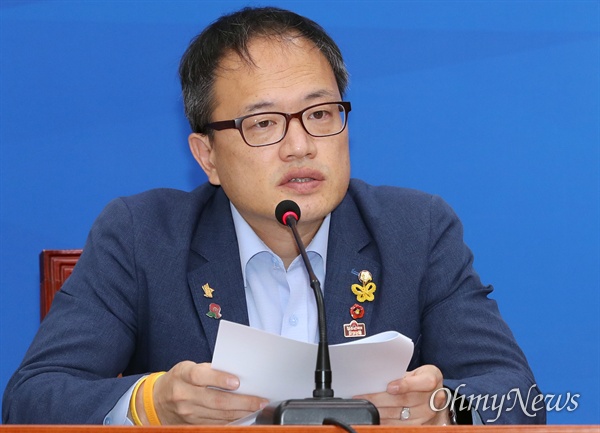 박주민 더불어민주당 최고위원이 15일 오전 국회에서 열린 최고위원회의에서 모두발언을 하고 있다. 