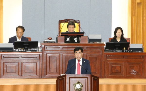 최신성 울산 남구의원(자유한국당)이 16일 오후 울산 남구의회 임시회 5분 발언을 하고 있다