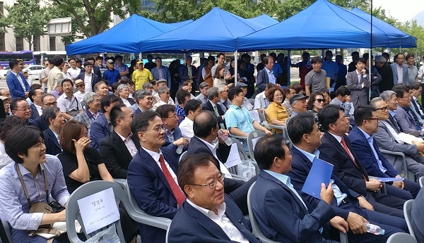 내외빈 '굽히지 않는 펜' 제막식에 참석한 내외빈들이다.