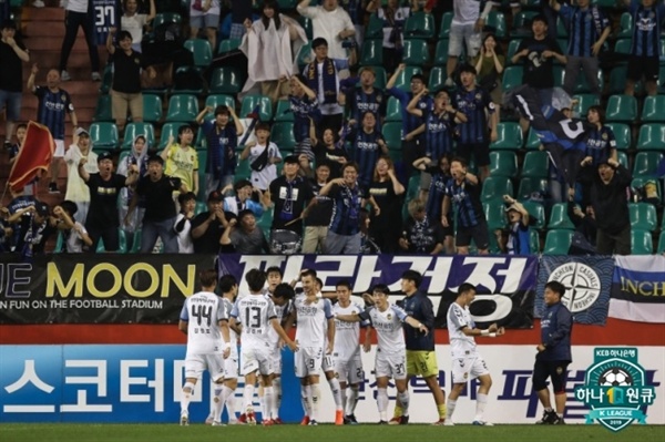 인천유나이티드 인천이 포항과의 K리그1 22라운드 원정 경기에서 극적인 승리를 거뒀다.