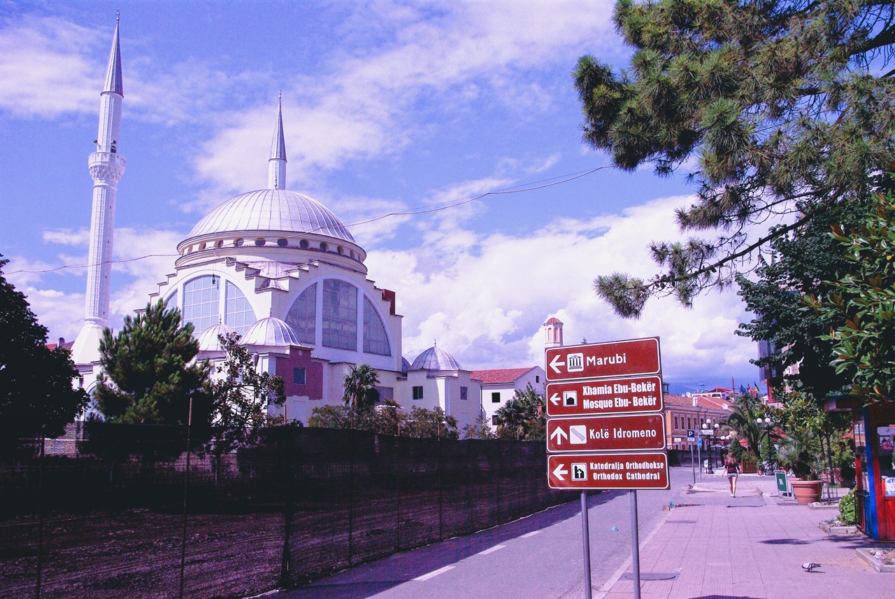  다른 유럽 국가와 달리 알바니아에선 이슬람교 성당인 모스크를 어렵지 않게 볼 수 있다.
