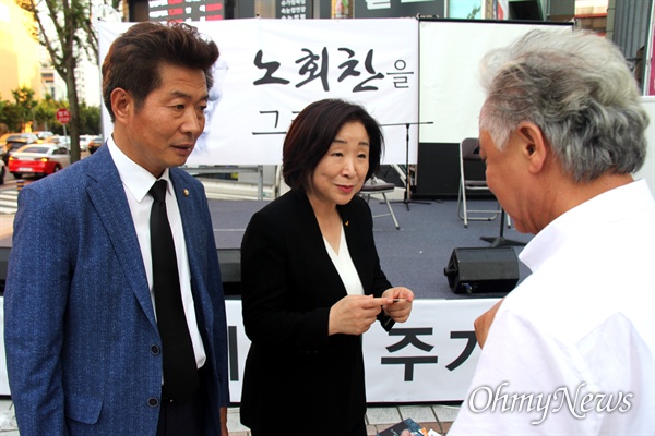 정의당 경남도당은 7월 23일 저녁 창원 한서병원 앞 광장에서 '고 노회찬 의원 1주기 추모문화제'를 열었고, 심상정 대표와 여영국 의원이 참석했다.