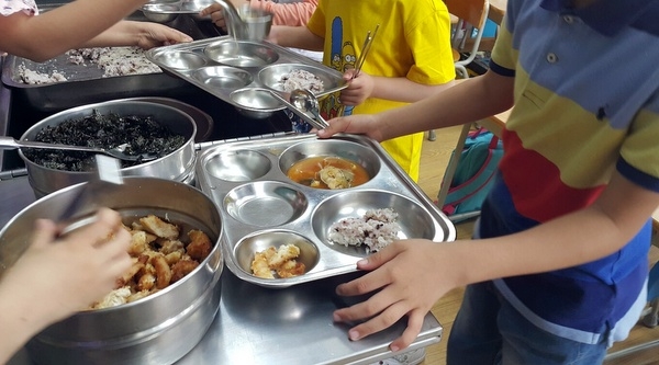 서울의 경우 중학교 급식 단가는 고교보다도 많은 5426원이었다. 이는 전국 최고 수준이다.