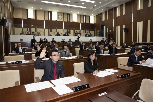 구의회 본회의장에서 회의를 진행하고 있는 제8대 은평구의회 모습.
