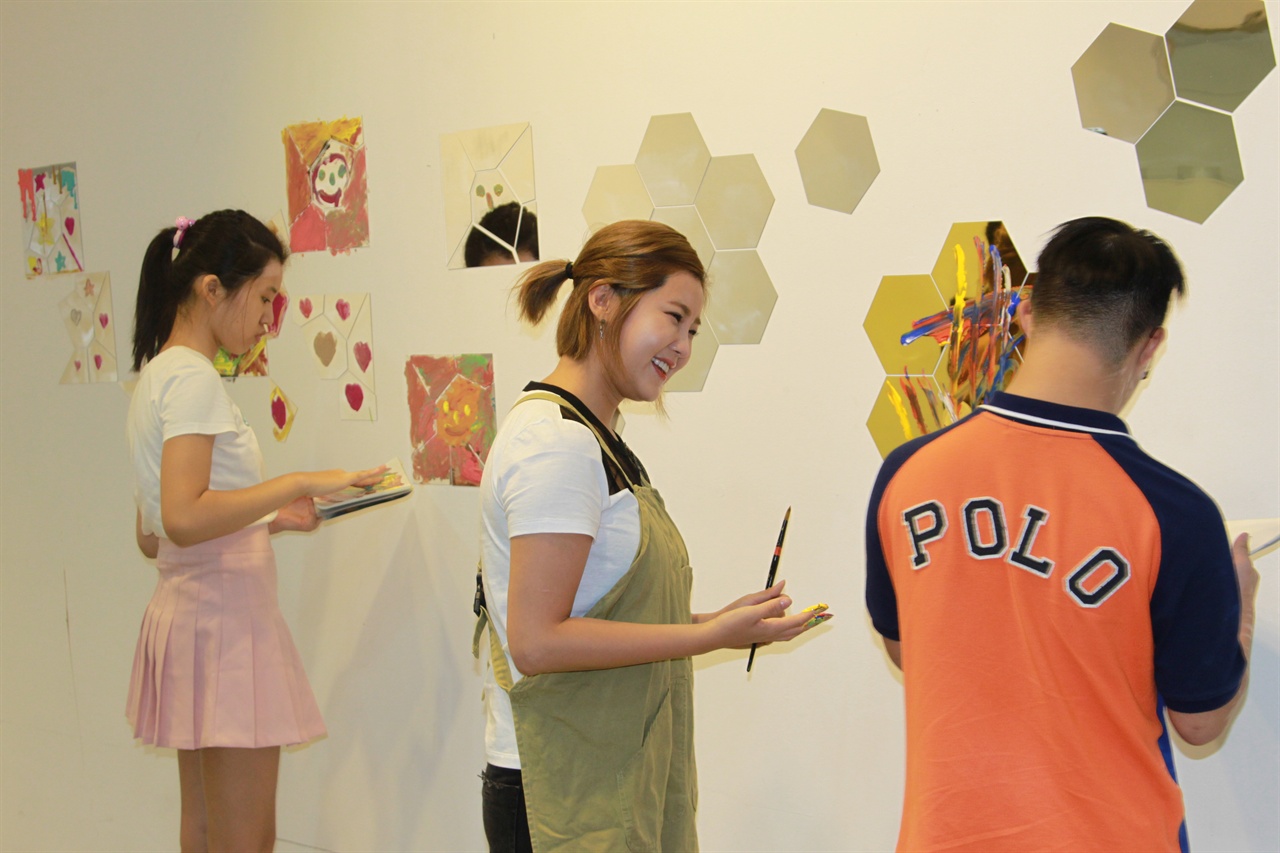 서울문화재단이 운영하는 장애예술가 창작스튜디오에서 권지안(솔비) 작가는 멘토링 프로그램에 참여하고 있다. 
