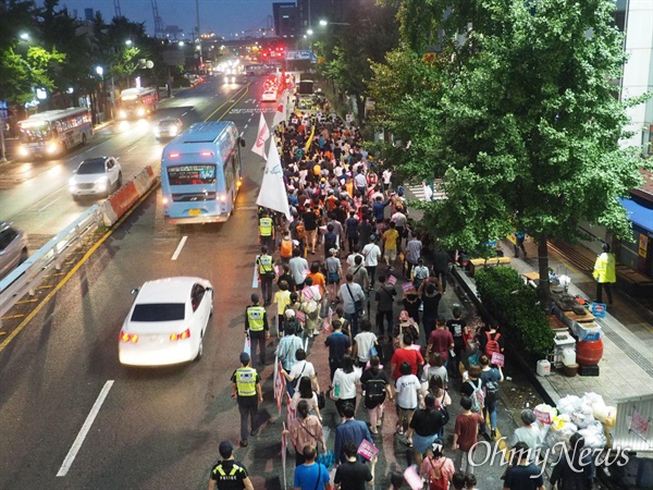  적폐청산사회대개혁 부산운동본부는 7월 27일 오후 서면 태화쥬디스 주변에서 일본 규탄 집회를 열고 일본총영사관 앞까지 거리행진했다.