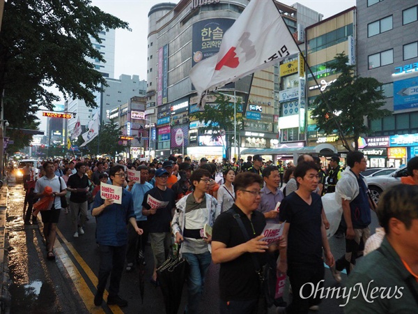 적폐청산사회대개혁 부산운동본부는 7월 27일 오후 서면 태화쥬디스 주변에서 일본 규탄 집회를 열고 일본총영사관 앞까지 거리행진했다.
