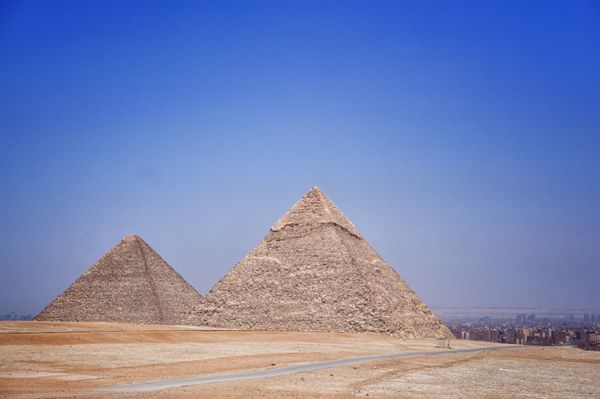 이집트 기자 지역에 자리한 피라미드