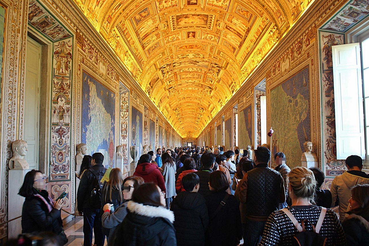 바티칸 박물관 지도의 방, 바티칸 대표적 이미지로 많이 사용하는 천장화의 모습
