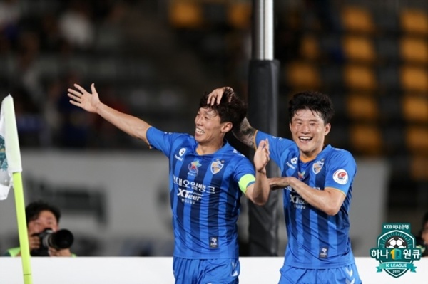 김보경 울산의 캡틴 김보경이 FC서울전에서 멀티골을 작렬하며 3-1 승리를 견인했다.