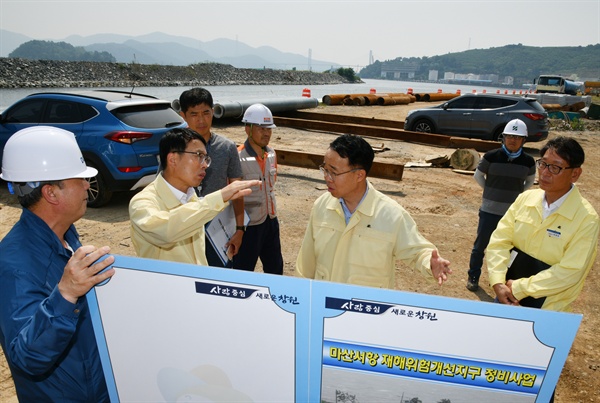 박성호 경남도 행정부지사는 5일 마산서항 재해위험개선지구 정비사업 현장을 찾았다.