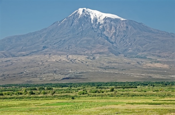아르메니아 인들이 성지로 여기는 아라랏트 산은 스탈린에 의해 터키에게 넘겨지고, 대신 스탈린은 크림반도를 획득한다. 