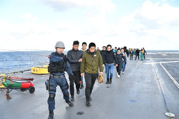 재외 일본인 보호조치 훈련중인 일본 자위대(출처: 해상자위대 홈페이지)