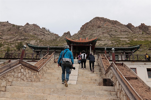 테를지의 유명한 라마 사원인 아리아발사원 모습  