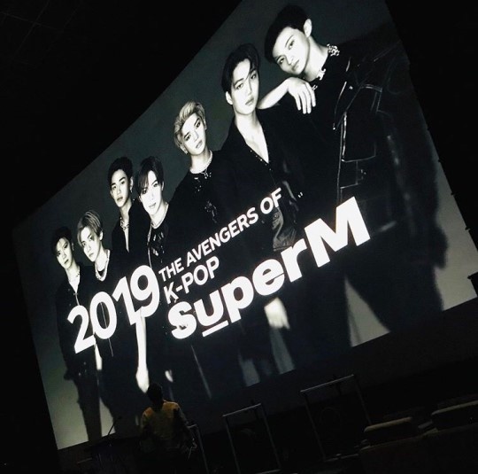  빌보드의 케이팝 전문 칼럼니스트 제프 벤자민은 SM의 공식 발표에 앞서 자신의 SNS 계정을 통해 SM의 슈퍼엠 런칭을 제일 먼저 소개해 관심을 모았다.