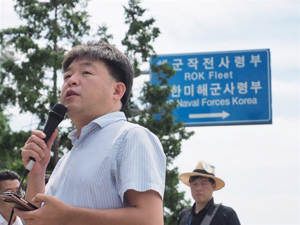 부산민중연대와 통일선봉대는 9일 오후 부산 백운포 해군기지 앞에서 ‘한미전쟁연습 규탄 기자회견’을 열었다.