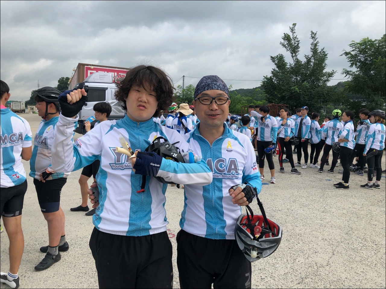 YMCA 청소년 자전거 국토순례에 참가한 오성진, 오도헌 부자