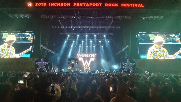  2019 펜타포트 락 페스티벌의 3일차 헤드라이너 위저(Weezer)
