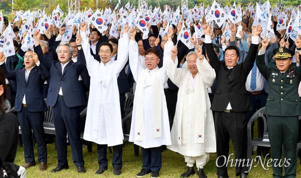 경상북도는 15일 오전 안동시 경북독립운동기념관에서 제74주년 광복절 기념식을 열었다.