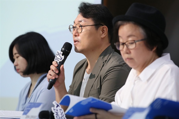 영화제 소개하는 김영우 프로그래머 19일 서울 중구 하나금융그룹 명동사옥에서 열린 제11회 DMZ국제다큐멘터리영화제 기자회견에서 김영우 프로그래머가 영화제 소개를 하고 있다. 