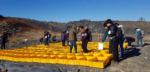 한국고생물학회 ‘진주 정촌 공룡 발자국 화석산지 보존을 위한 고생물학 전공자 모임’dl 2018년 현장을 답사했다.