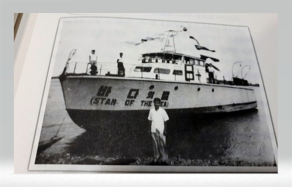 최분도 신부는 한국전쟁 때 참전했던 배를 2천 달러에 사 <바다의 별>이란 병원선으로 개조해 환자들을 치료해 줬다