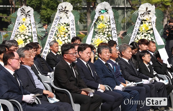 고 이용마 기자 뜻 기리며 23일 오전 서울 상암동 MBC 앞 광장에서 <참 언론인 고 이용마 기자 시민사회장>이 열리고 있다.