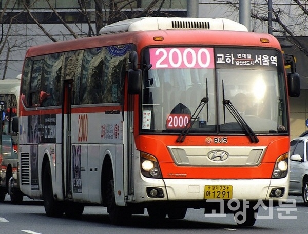파주 교하~일산중앙로~서울역 구간을 지나는 2000번 광역버스 (자료사진).