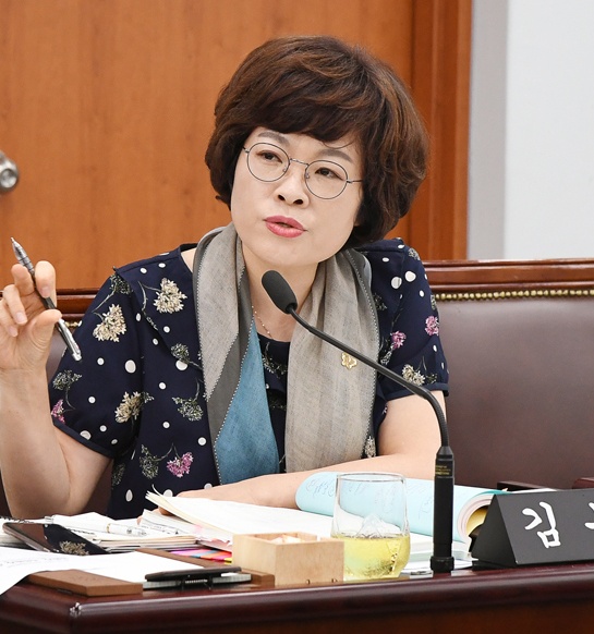 강릉시의회 김복자 의원이 26일 제277회 임시회에서 5분 자유발언을 하고있다.    