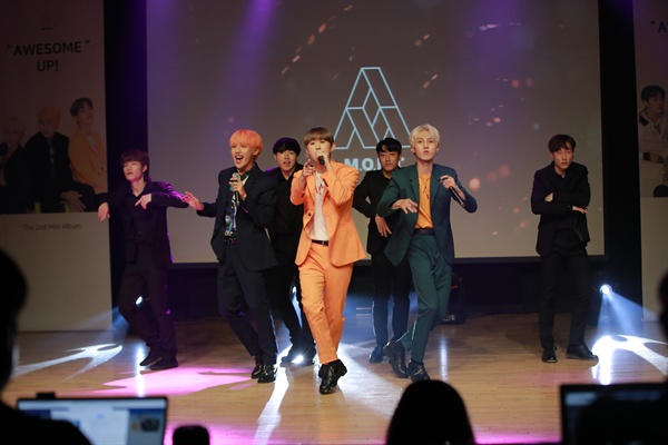 몬트 3인조 아이돌그룹 몬트가 두 번째 미니앨범 < 어썸 업! >과 디지털 싱글 '대한민국만세'를 발매하고 컴백했다. 
