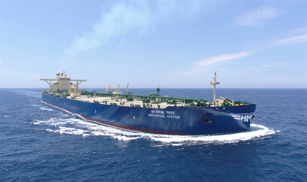 대우조선해양이 건조한 현대상선 30만톤급 초대형유조선 ‘유니버설 빅터(Universal Victor)’호의 시운전 모습.